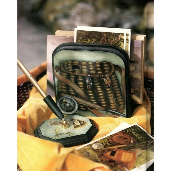 Better Homes and Gardens Decorative Woodcrafts Magazine August 2000 - Picture 3 of 4